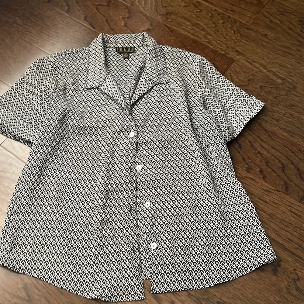 OLM | women’s short sleeve button down shirt with black and white pattern.